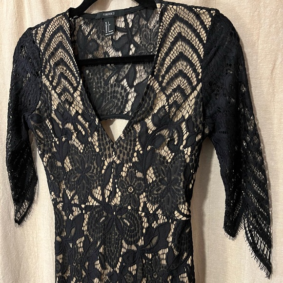 🤍 NWOT Romantic Lace Open Back Black Midi Dress Small - Picture 6 of 6